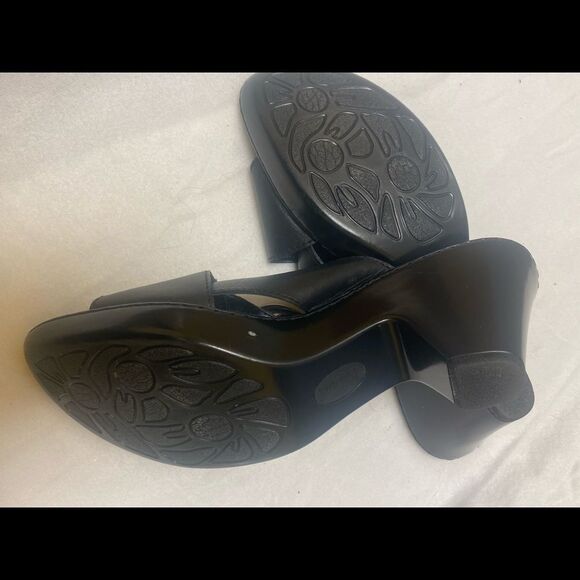 Unlisted Buckle Black Sandal - Picture 4 of 6